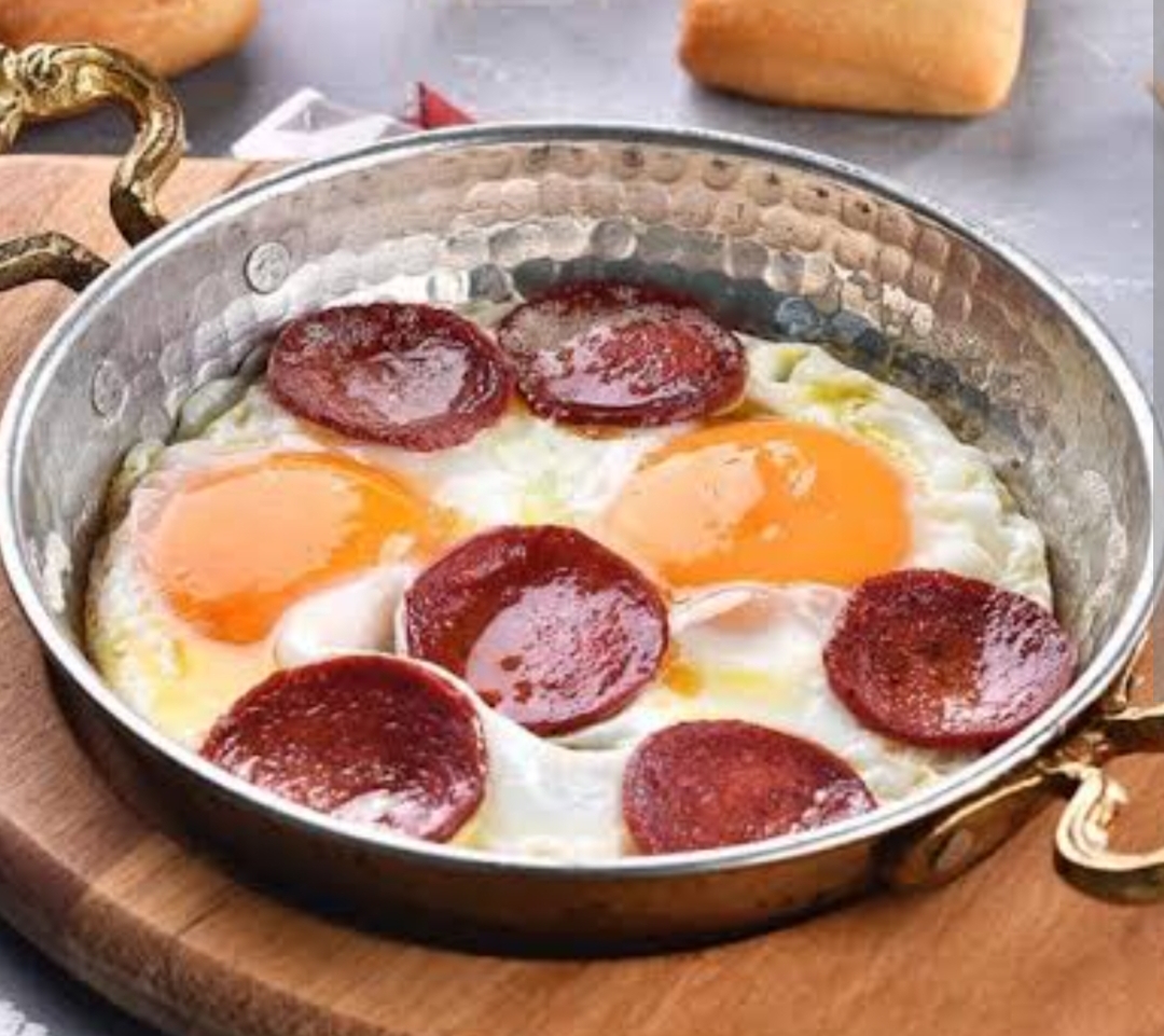 Sucuklu yumurta 